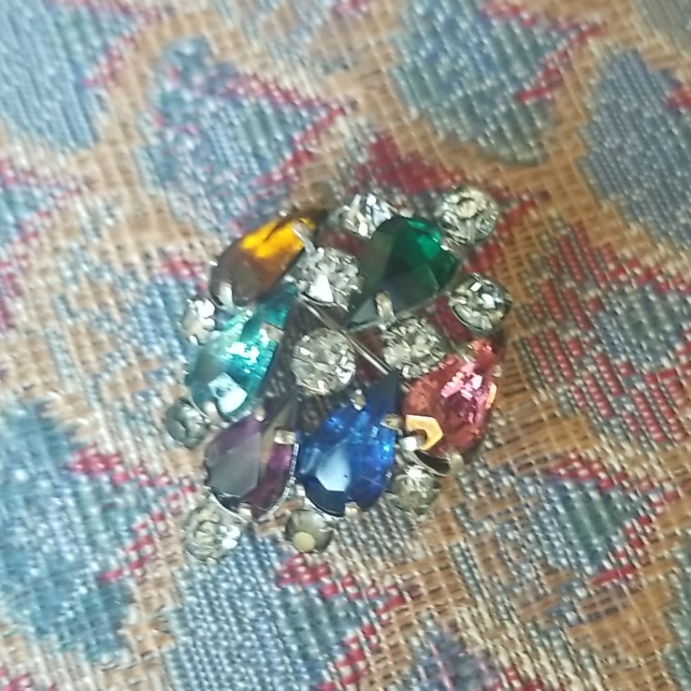 VINTAGE BROOCH STAMPED CZECH